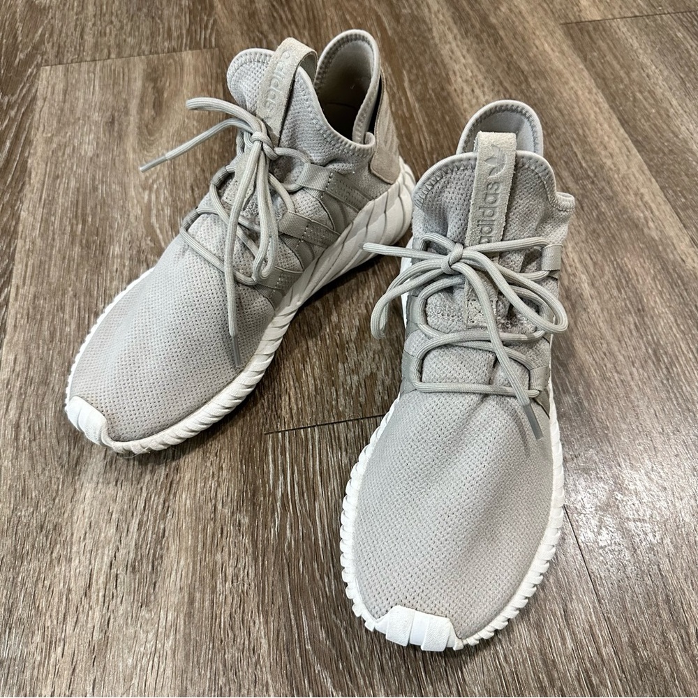 Adidas Sneakers